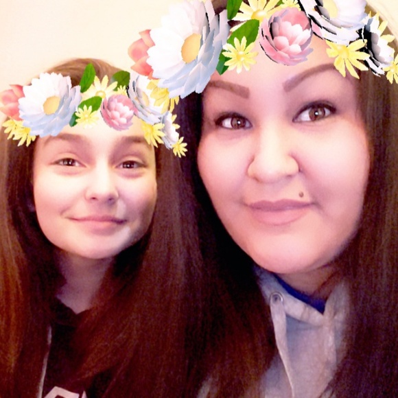 Meet your Poshers, Lena & Ale - Picture 1 of 4